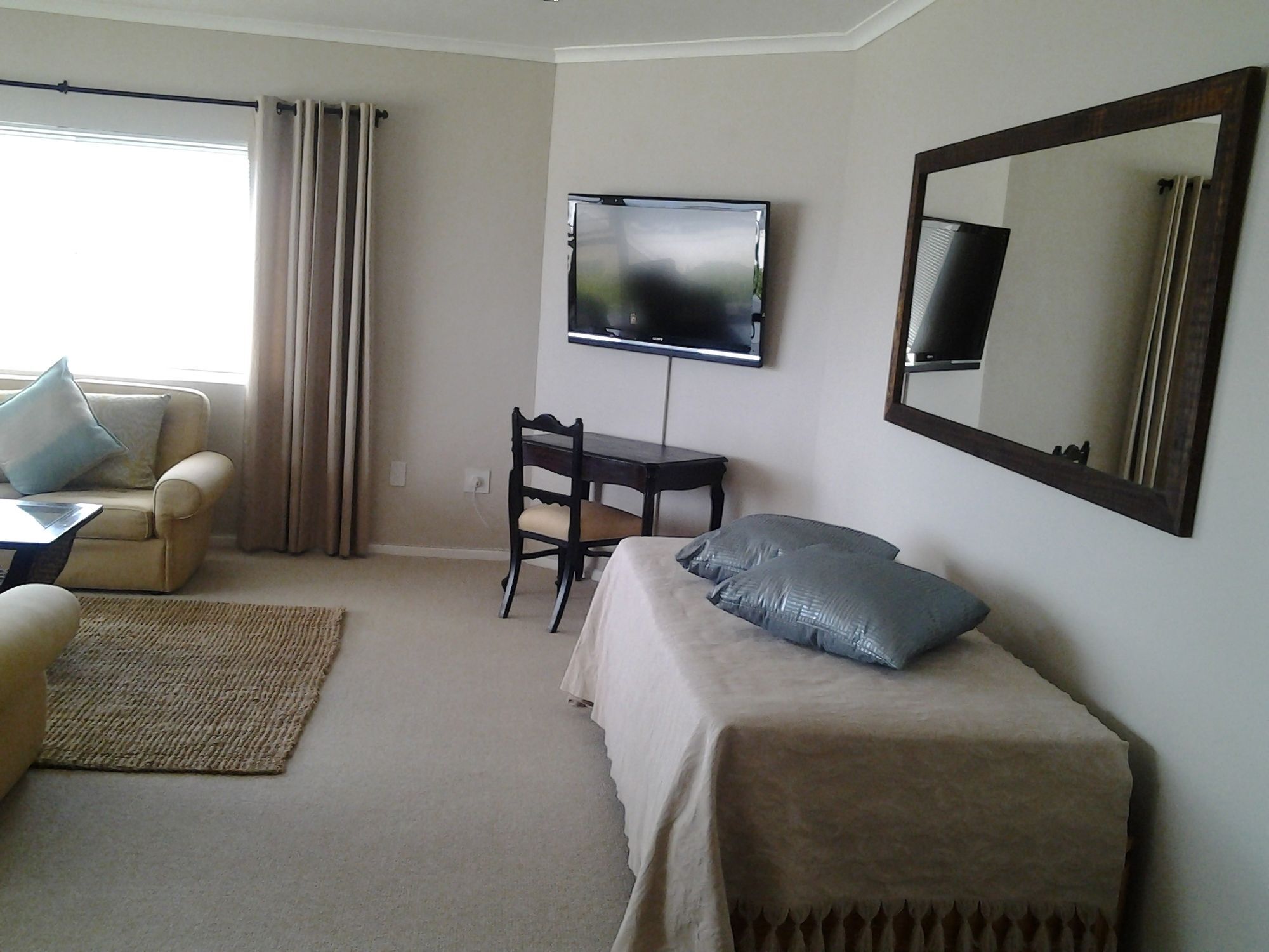 Beaumonte Guesthouse เฮอร์มานุส ภายนอก รูปภาพ