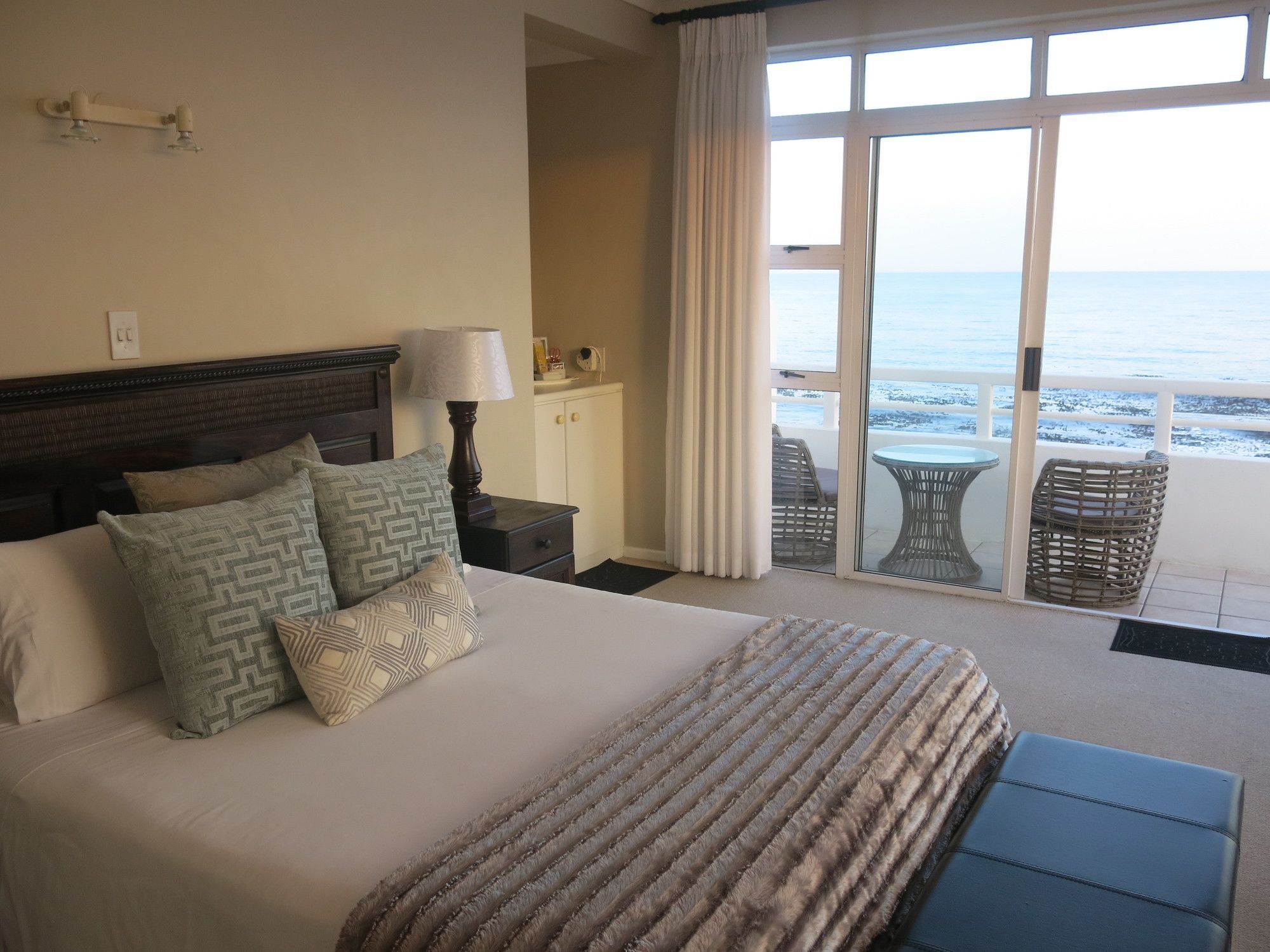 Beaumonte Guesthouse เฮอร์มานุส ภายนอก รูปภาพ